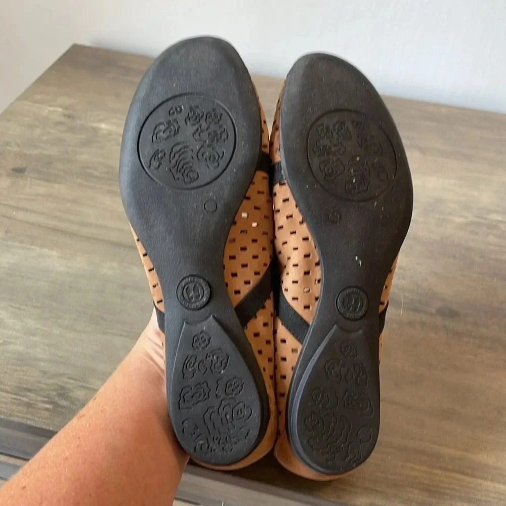 Sesto Meucci brown and black leather flats with elastic straps size 8.5-9